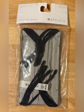 Athleta Everyday Masks NIB one size Black $30 MSRP